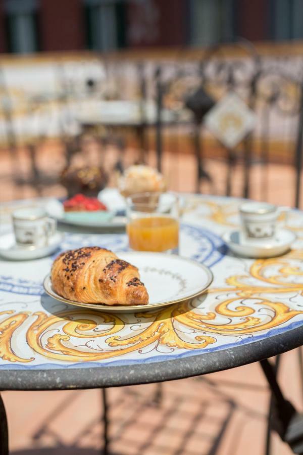 Palazzo Doria D'Angri Bed & Breakfast Naples Exterior photo